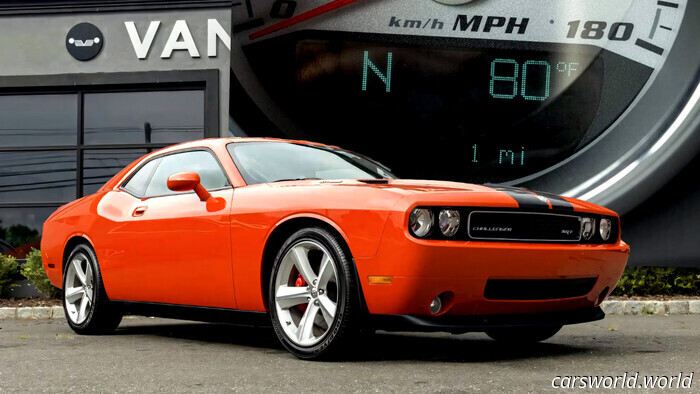 Faresti cadere 5 50K su un Challenger SRT8 2009 di 1 miglio nascosto per 16 anni? / Carscoops